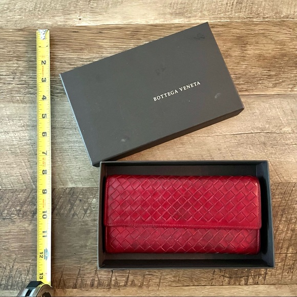 Bottega Veneta Intrecciato Lambskin Red Bifold Long Wallet Authentic - Picture 11 of 11